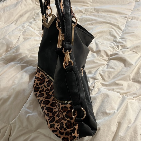 Black and leopard purse - Picture 7 of 12